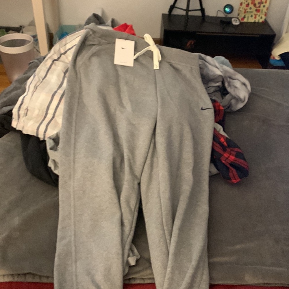 Sweatpants - Picture 2 of 4